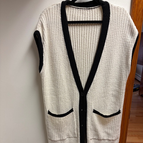 Sweater vest - Picture 1 of 3